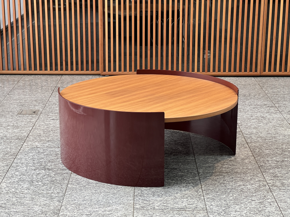 Bowy Coffee table Klubtisch Cassina